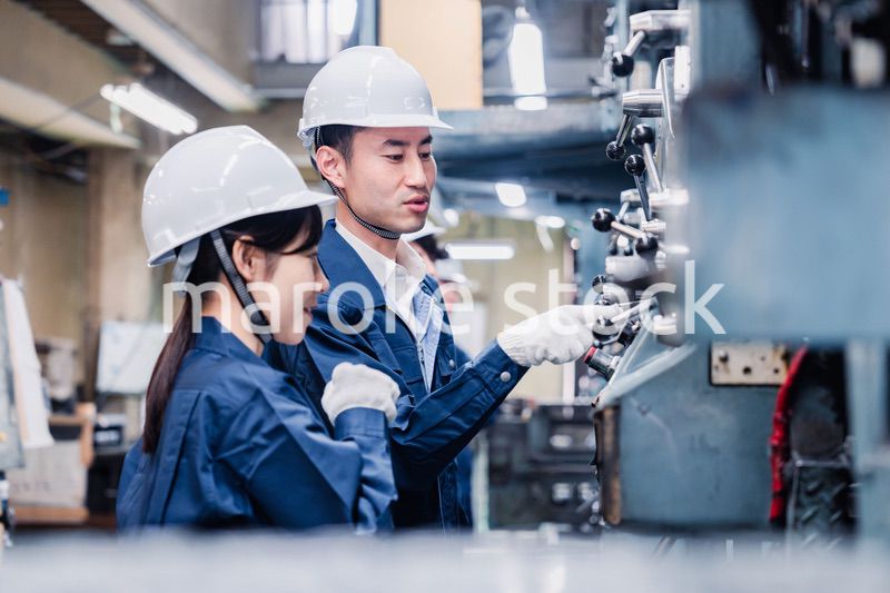 発電所で働くスタッフ