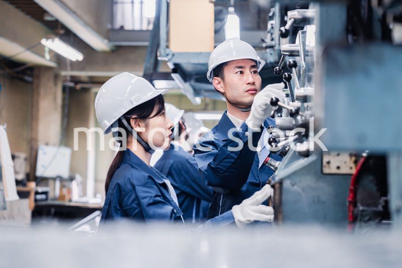 発電所で働くスタッフ