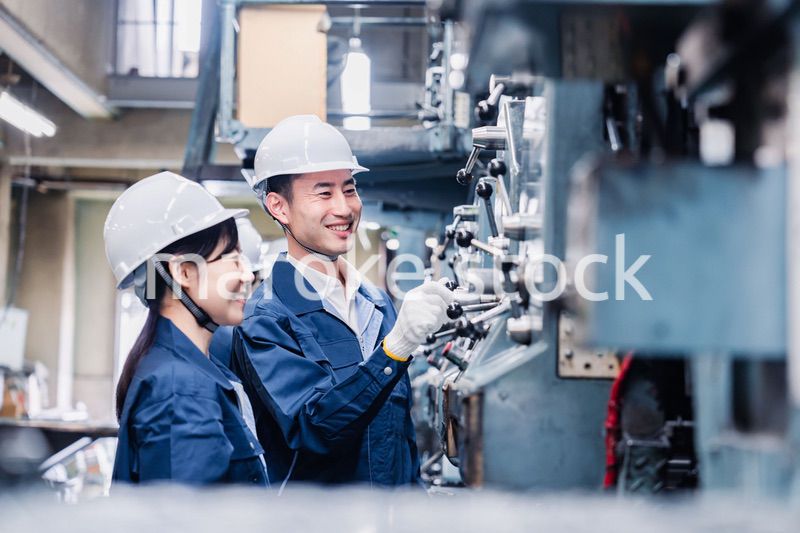 発電所で働くスタッフ