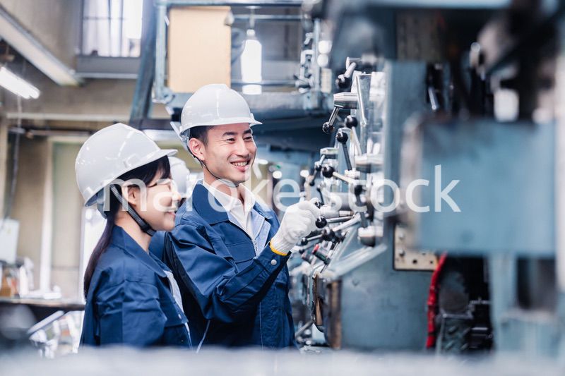 発電所で働くスタッフ