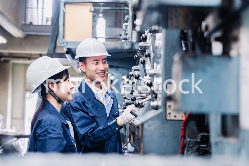 発電所で働くスタッフ