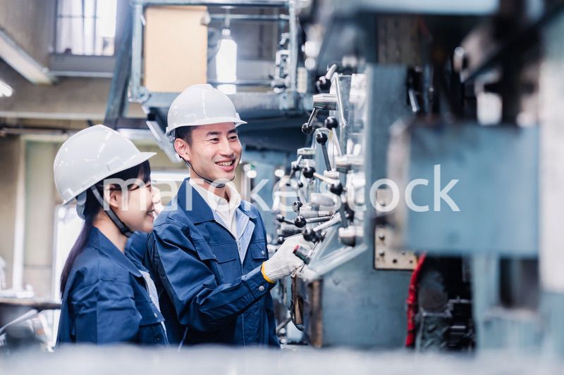 発電所で働くスタッフ