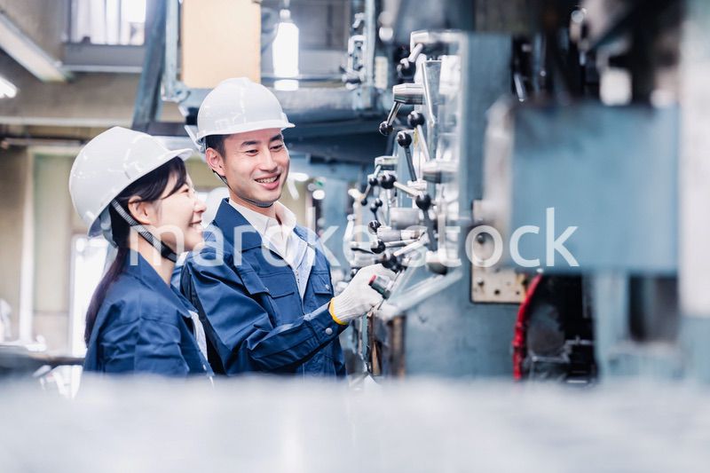 発電所で働くスタッフ