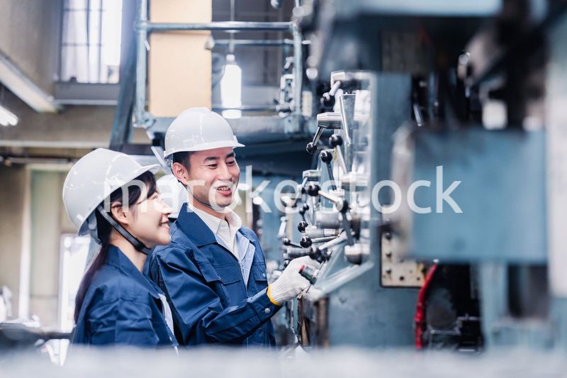 発電所で働くスタッフ