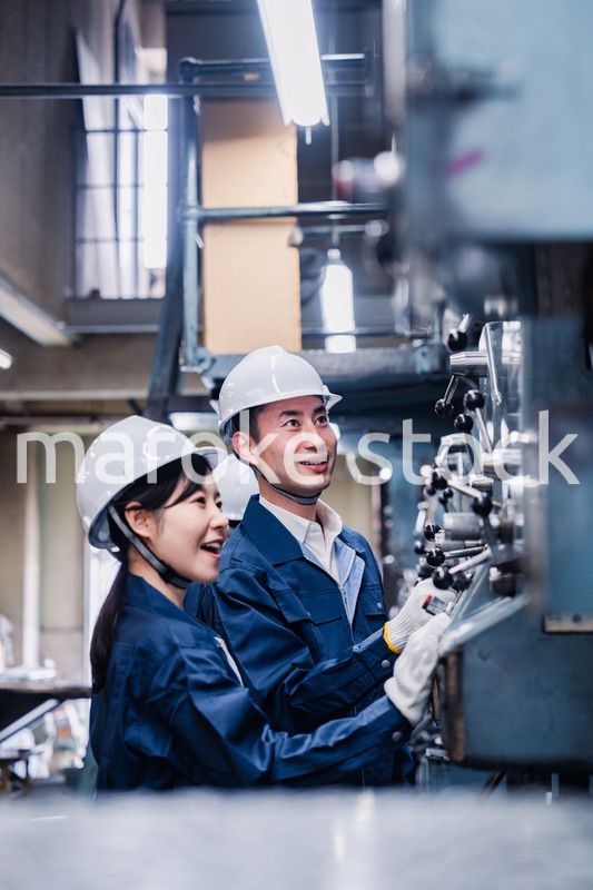 発電所で働くスタッフ