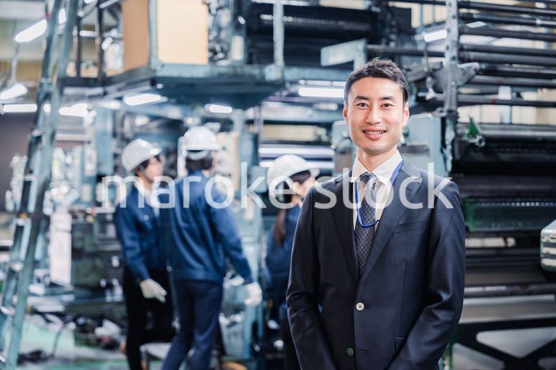 工場を訪問した営業の男性