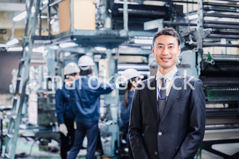 工場を訪問した営業の男性