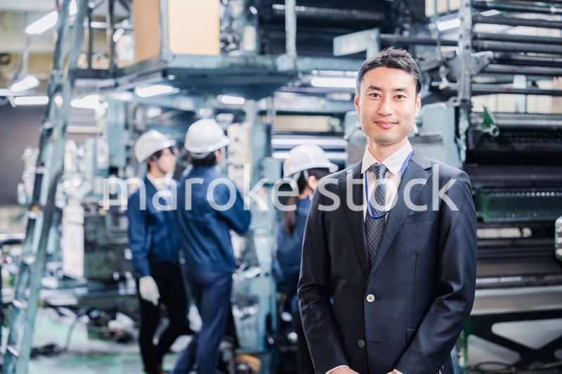 工場を訪問した営業の男性