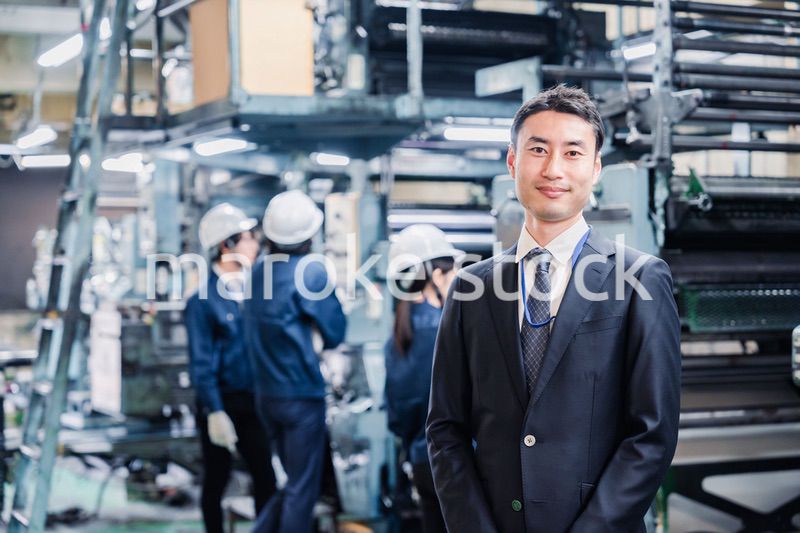 工場を訪問した営業の男性