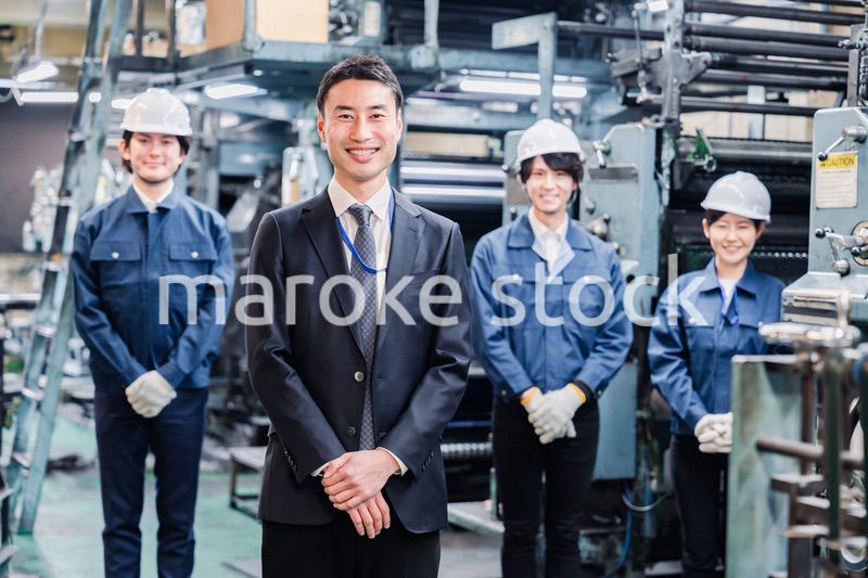 営業マンと工場スタッフ