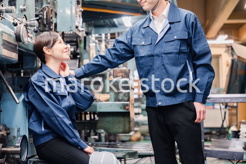 女性労働者を元気づける男性