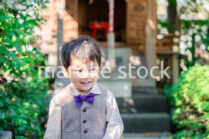 七五三のお祝いをする男の子（3歳）