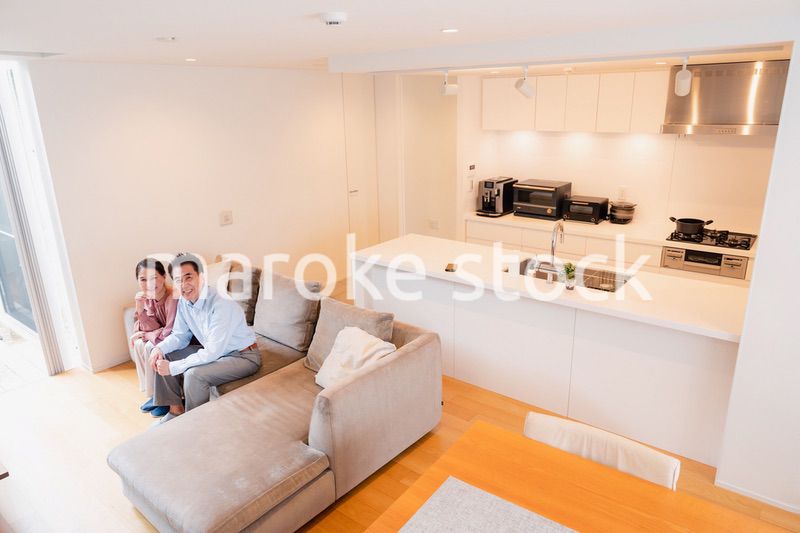 高級老人ホームで過ごすシニアの2人