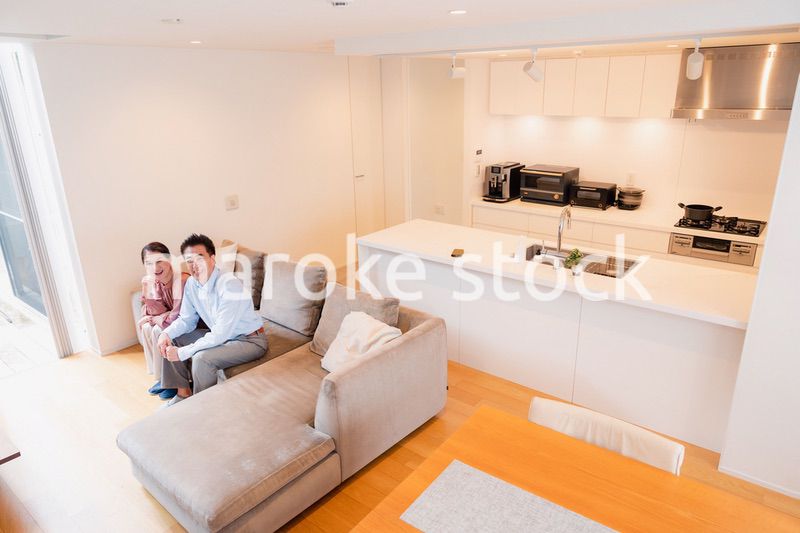 高級老人ホームで過ごすシニアの2人