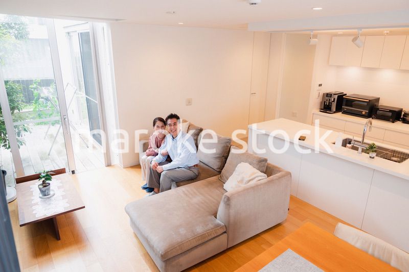 高級老人ホームで過ごすシニアの2人