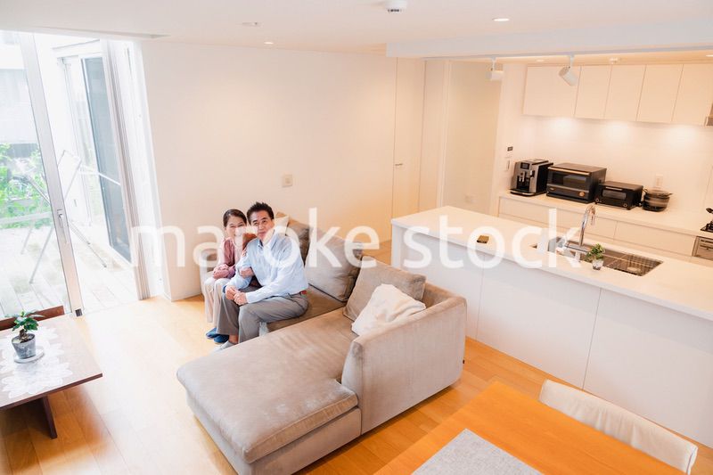 高級老人ホームで過ごすシニアの2人