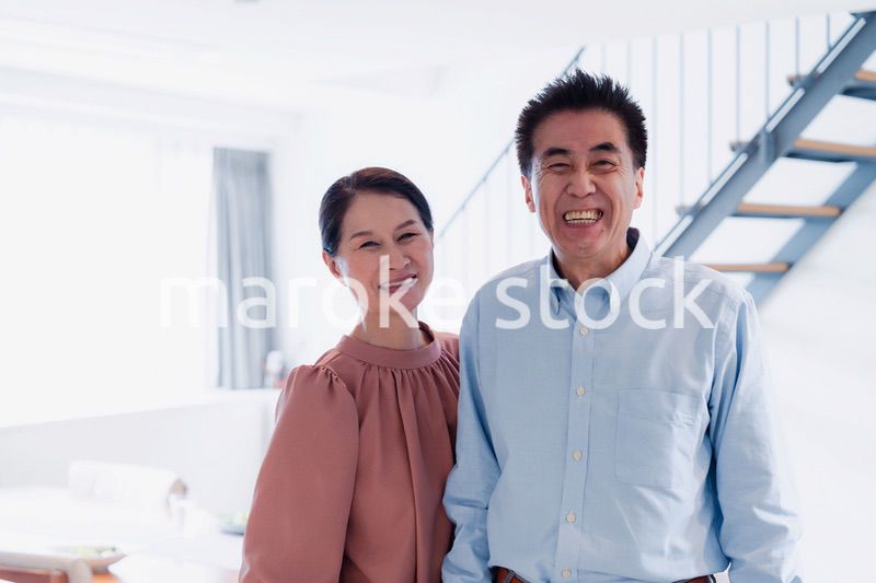 シニアライフを楽しむ高齢の夫婦