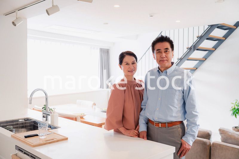 シニアライフを楽しむ高齢の夫婦