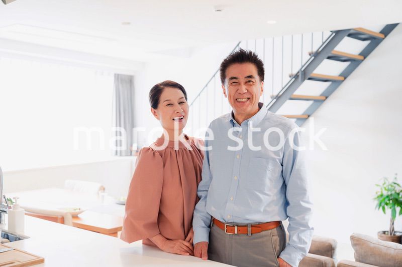 シニアライフを楽しむ高齢の夫婦