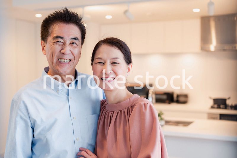 シニアライフを楽しむ高齢の夫婦