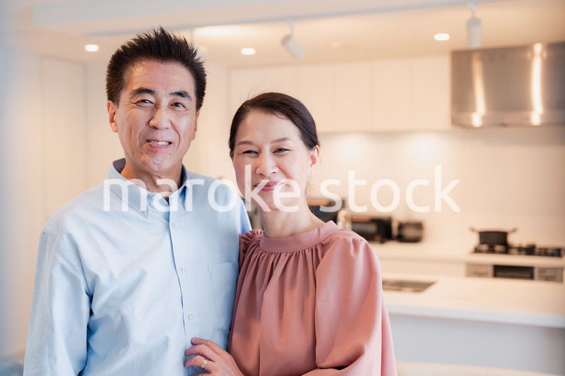 シニアライフを楽しむ高齢の夫婦