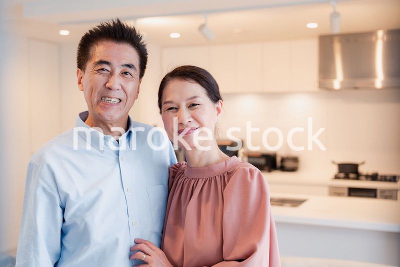 シニアライフを楽しむ高齢の夫婦