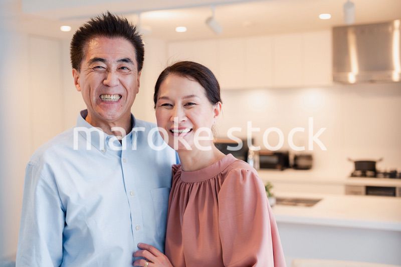 シニアライフを楽しむ高齢の夫婦