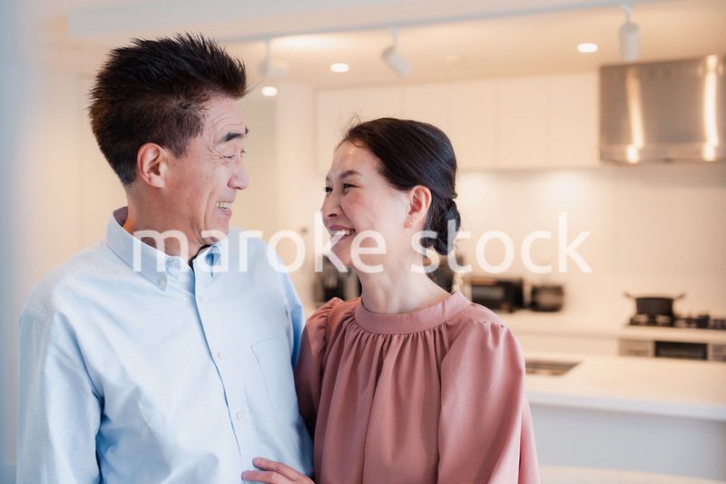 シニアライフを楽しむ高齢の夫婦