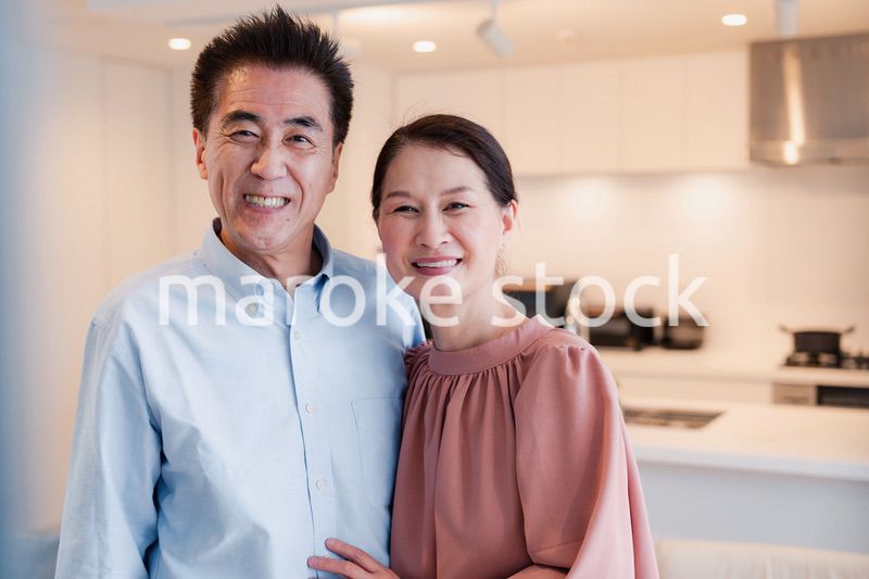 シニアライフを楽しむ高齢の夫婦