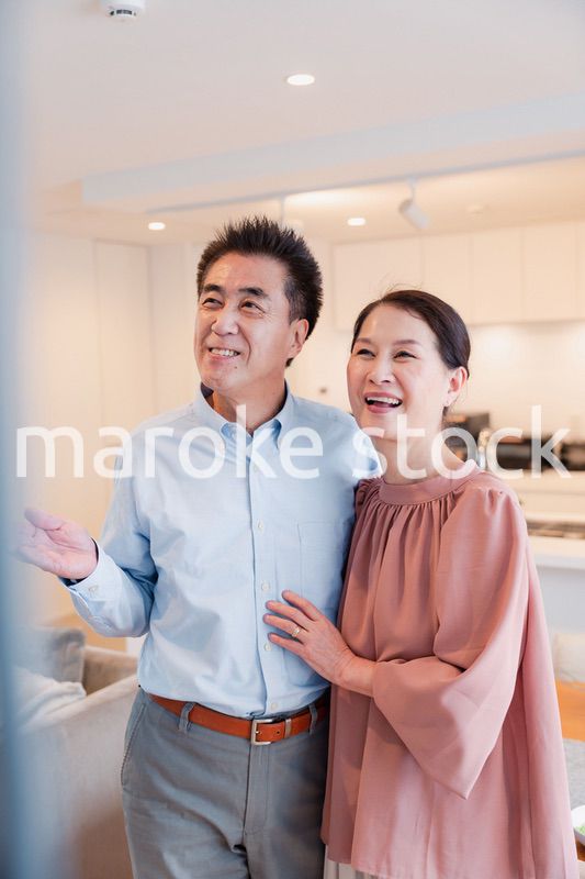 シニアライフを楽しむ高齢の夫婦