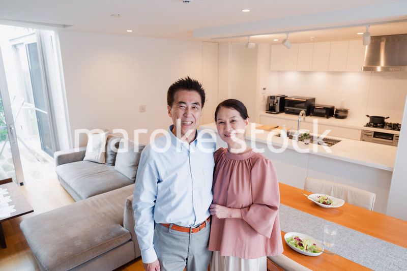 シニアライフを楽しむ高齢の夫婦