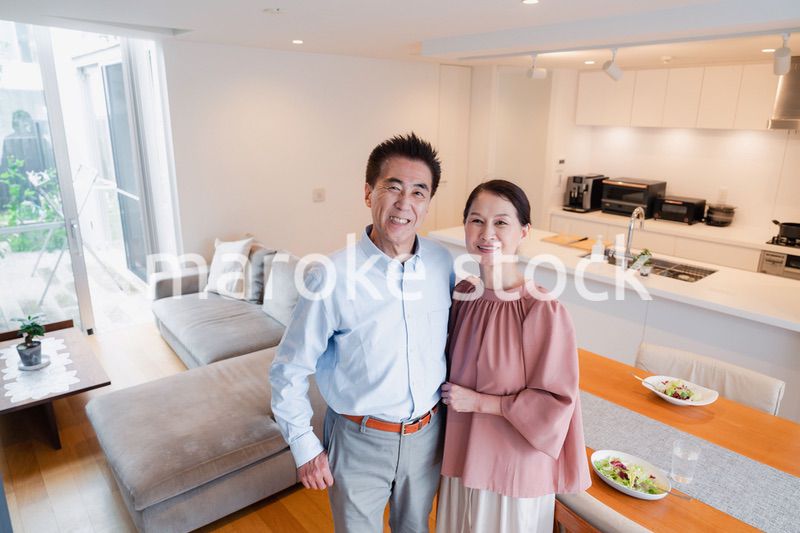 シニアライフを楽しむ高齢の夫婦