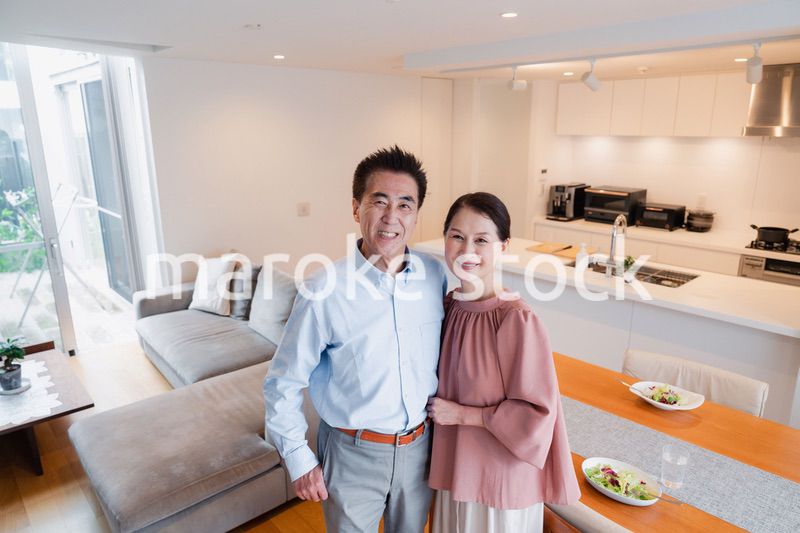 シニアライフを楽しむ高齢の夫婦