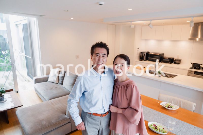 シニアライフを楽しむ高齢の夫婦