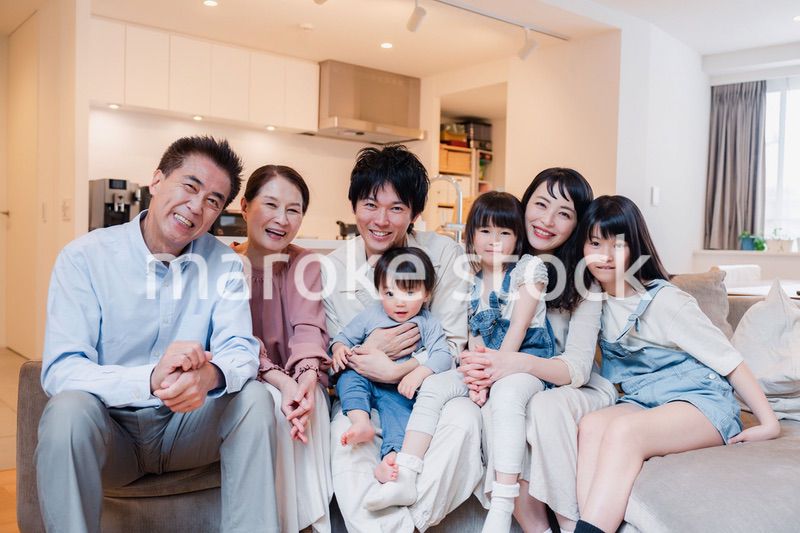 笑顔で楽しく暮らす3世代ファミリー