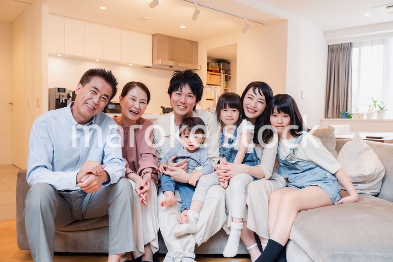 笑顔で楽しく暮らす3世代ファミリー