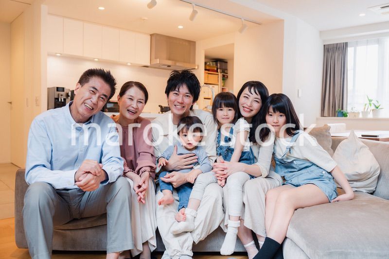 笑顔で楽しく暮らす3世代ファミリー