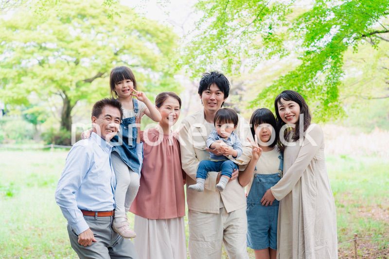 笑顔で楽しく暮らす3世代ファミリー