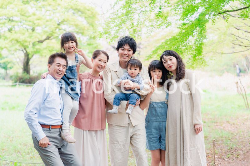 笑顔で楽しく暮らす3世代ファミリー