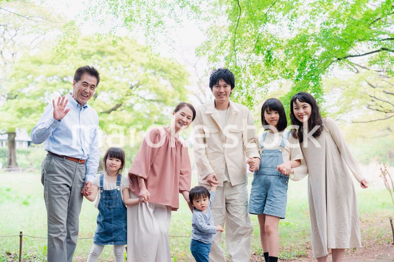 笑顔で楽しく暮らす3世代ファミリー