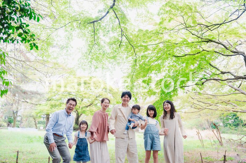 笑顔で楽しく暮らす3世代ファミリー