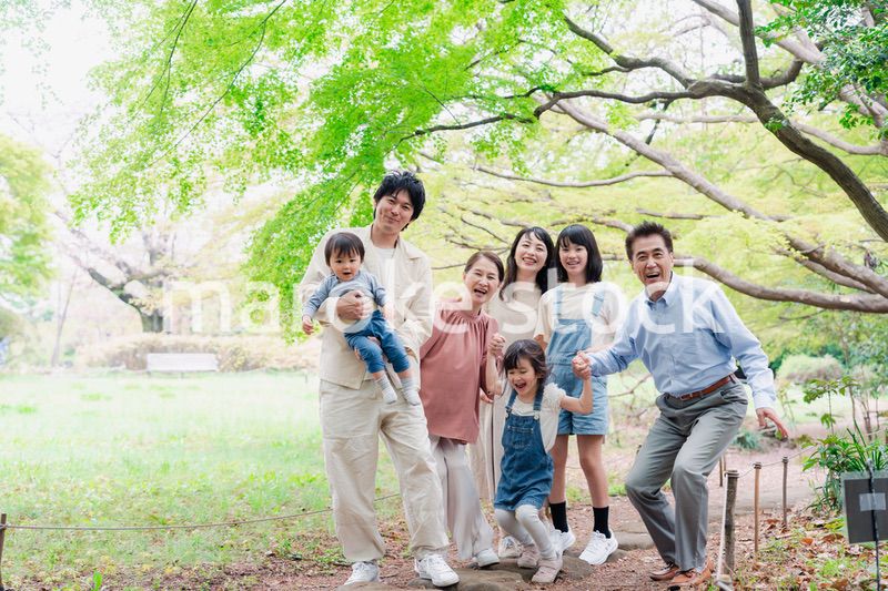 笑顔で楽しく暮らす3世代ファミリー