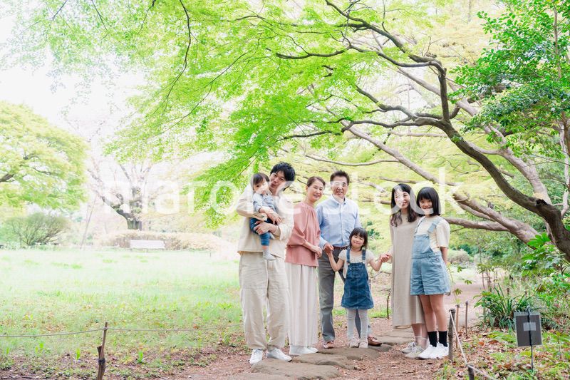 笑顔で楽しく暮らす3世代ファミリー