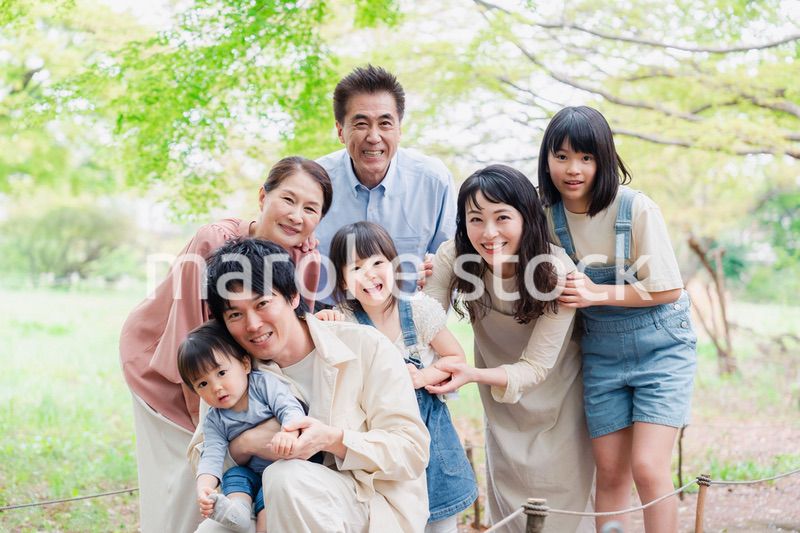 笑顔で楽しく暮らす3世代ファミリー