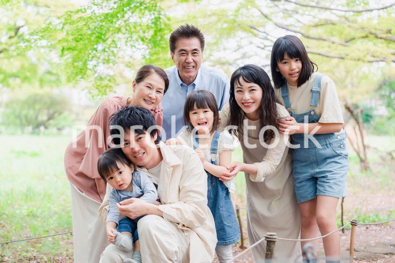 笑顔で楽しく暮らす3世代ファミリー