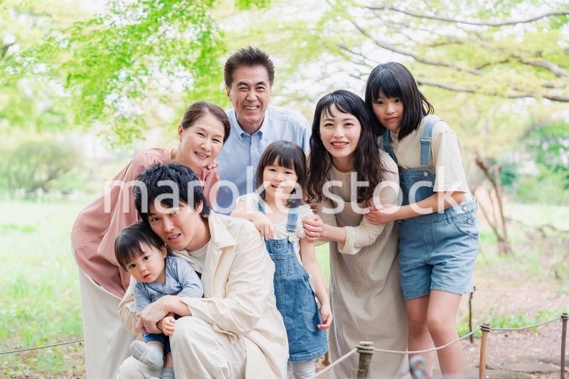 笑顔で楽しく暮らす3世代ファミリー