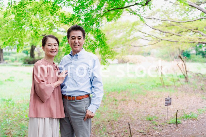 笑顔のシニア夫婦