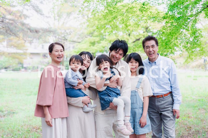 笑顔で楽しく暮らす3世代ファミリー