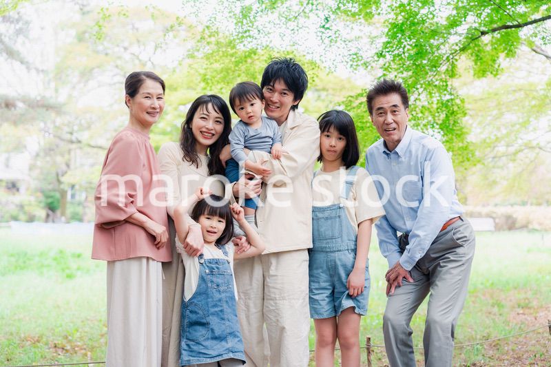 笑顔で楽しく暮らす3世代ファミリー