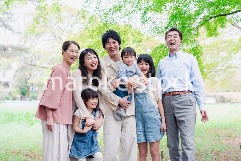 笑顔で楽しく暮らす3世代ファミリー